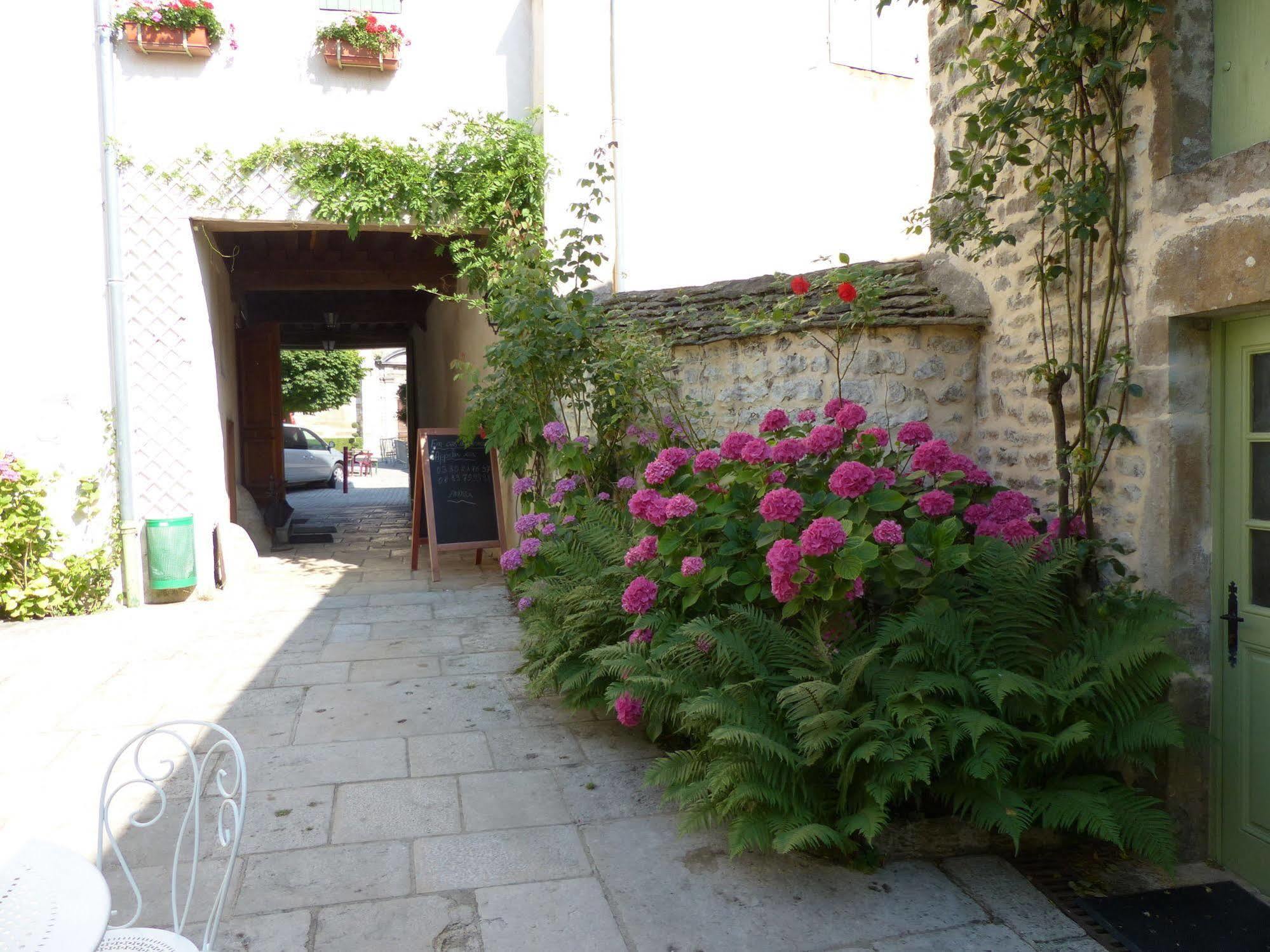 Hotel De La Halle Nolay  Εξωτερικό φωτογραφία
