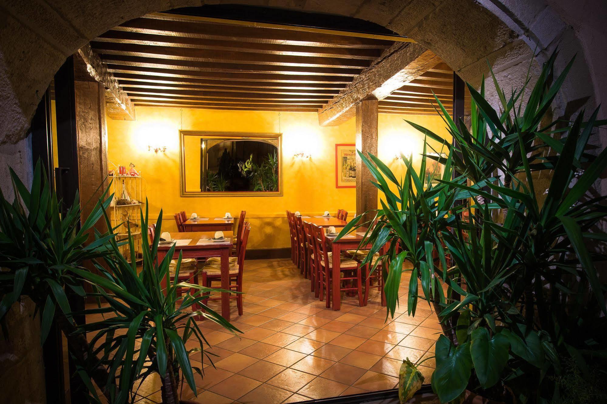 Hotel De La Halle Nolay  Εξωτερικό φωτογραφία